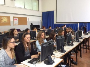 foto ragazzi computer liceo Mazzini 2