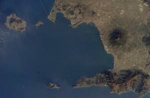 golfo di napoli vista dal satellite