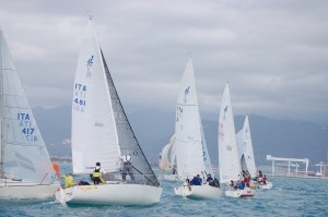 J24 in regata a Marina di Cararra 24 MAGGIO 2016