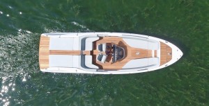 frauscher_858fantomair_top-view_in-water