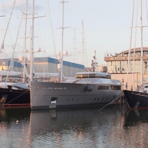 perini-navi-in-darsena-a-viareggio