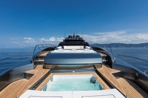 jacuzzi-spa_unique_ferretti-group_riva-110-dolcevita