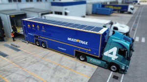 volvo-fh-electric-e-semirimorchio-burgers-nella-logistica-di-decathlon